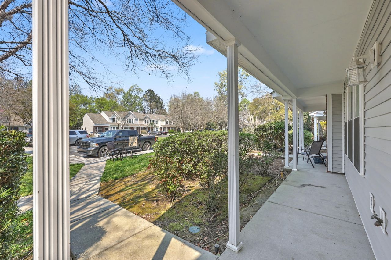 8039 Shadow Oak Drive Photo 4