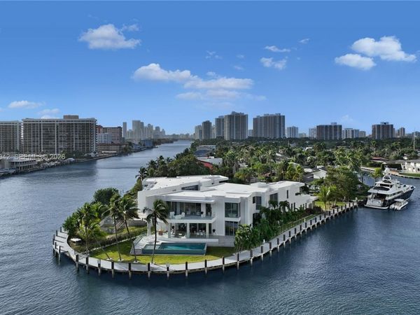501 Palm Dr, Hallandale Beach, FL 33009