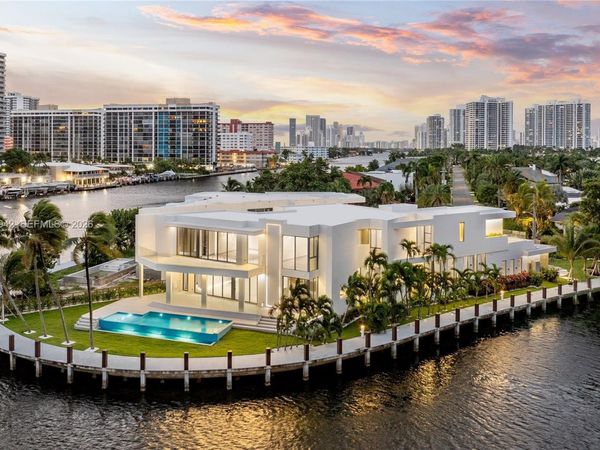 501 Palm Dr , Hallandale Beach, FL 33009