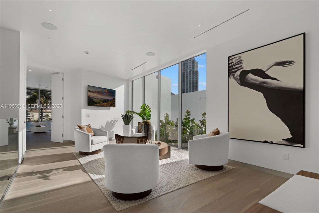 501 Palm Dr , Hallandale Beach, FL 33009 Photo