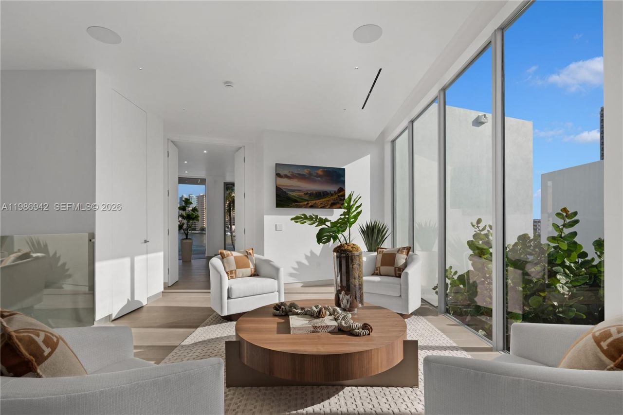 501 Palm Dr , Hallandale Beach, FL 33009 Photo