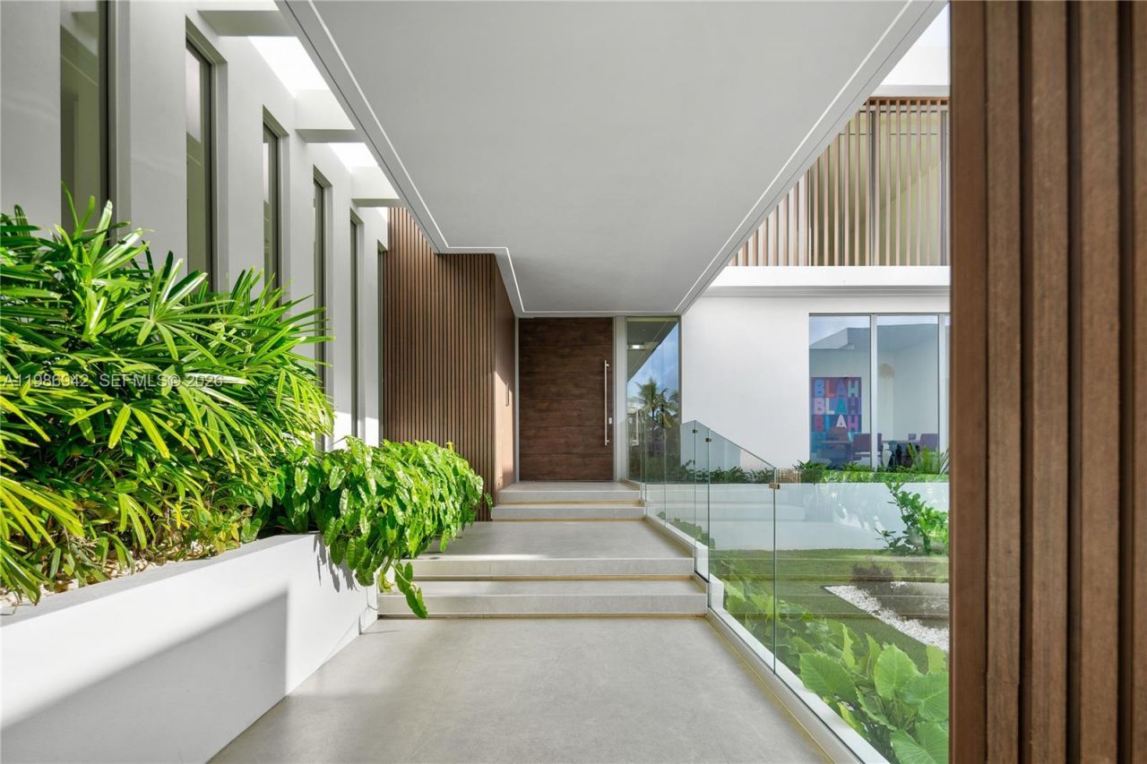 501 Palm Dr , Hallandale Beach, FL 33009 Photo