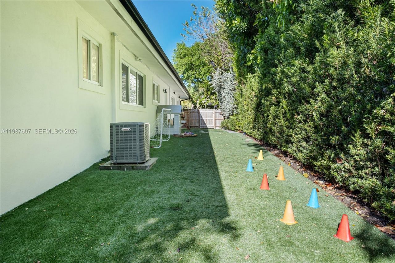 10235 SW 58th Ct , Pinecrest, FL 33156 Photo