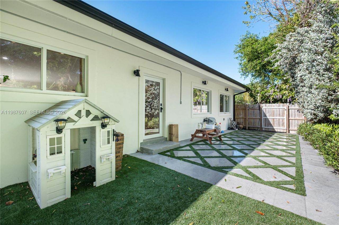 10235 SW 58th Ct , Pinecrest, FL 33156 Photo