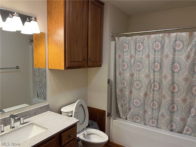 945 E Jackson Street, Millersburg, OH 44654 Photo 11