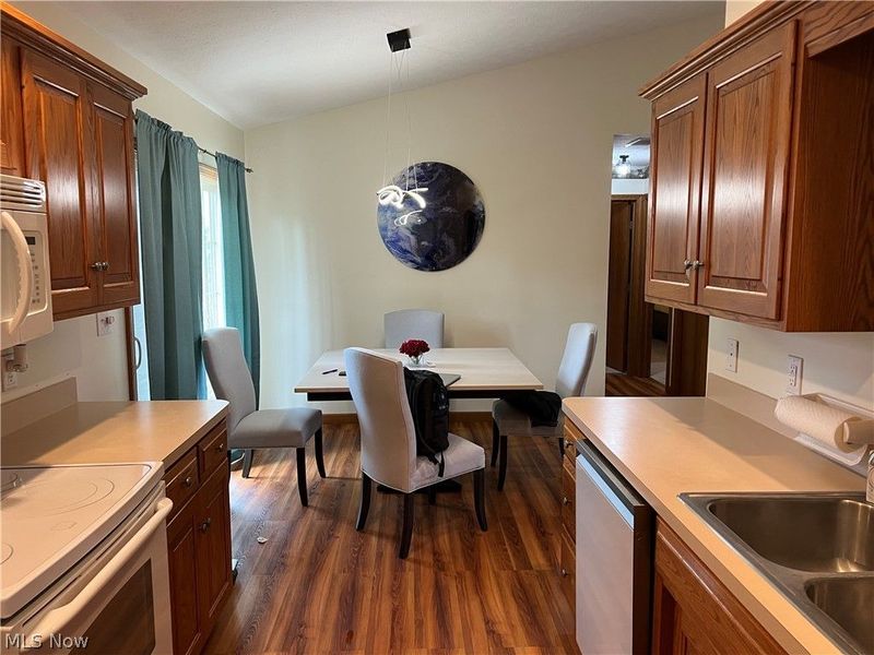 945 E Jackson Street, Millersburg, OH 44654 Photo 3