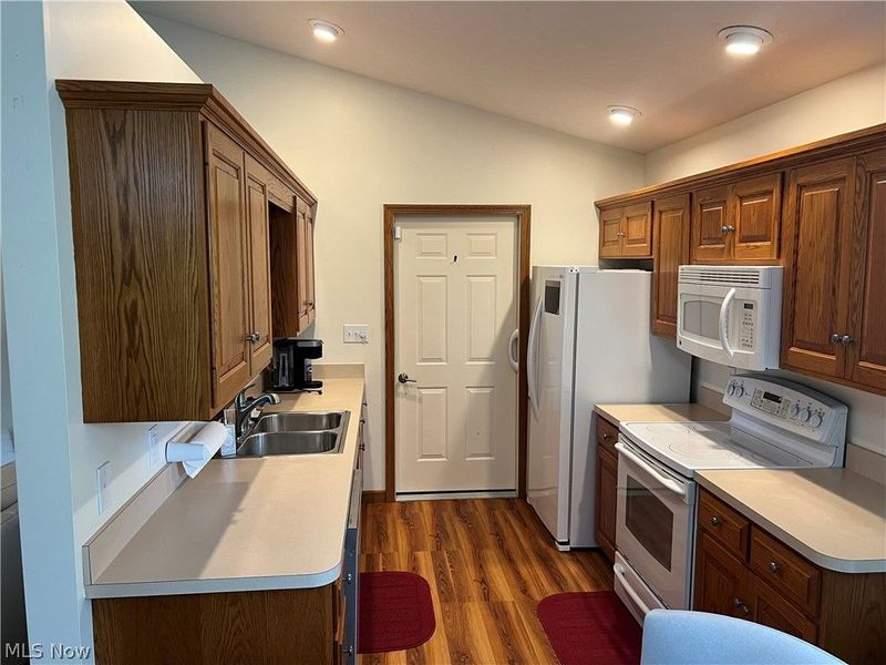 945 E Jackson Street, Millersburg, OH 44654 Photo 4