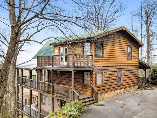 2470 Black Bear Ridge Way, Sevierville, TN 37862