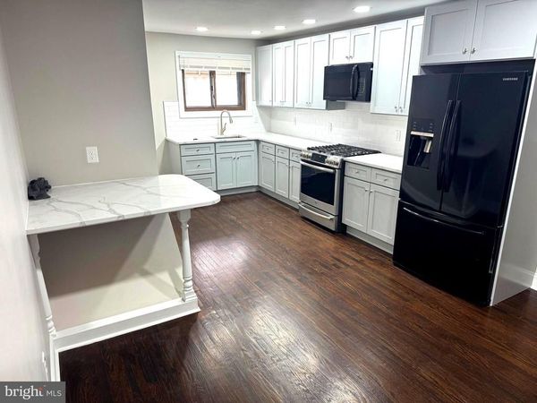 428 MANHATTAN STREET , ESSINGTON, PA 19029