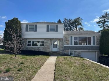 817 RENNARD CIRCLE, PHILADELPHIA, PA 19116