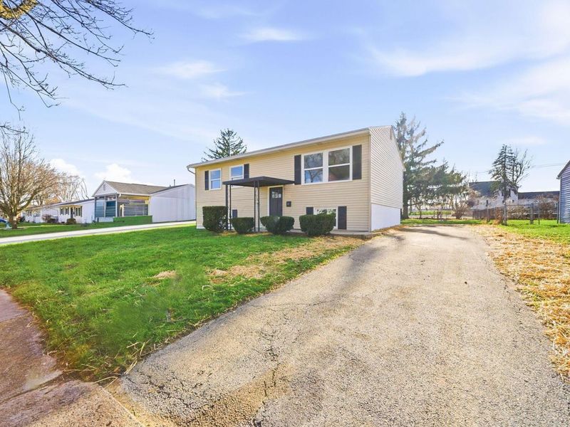 27 Stump Lane , London, OH 43140 Photo 2