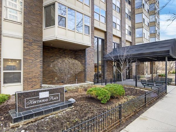 525 W Hawthorne Place , Unit 1001, Chicago, IL 60657