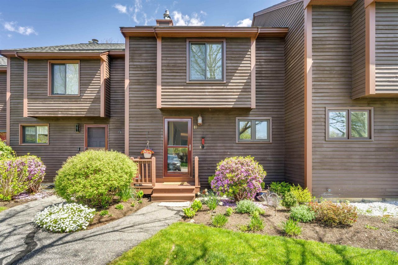 10 Thornhill Road, Stratham, NH 03885 Main Photo