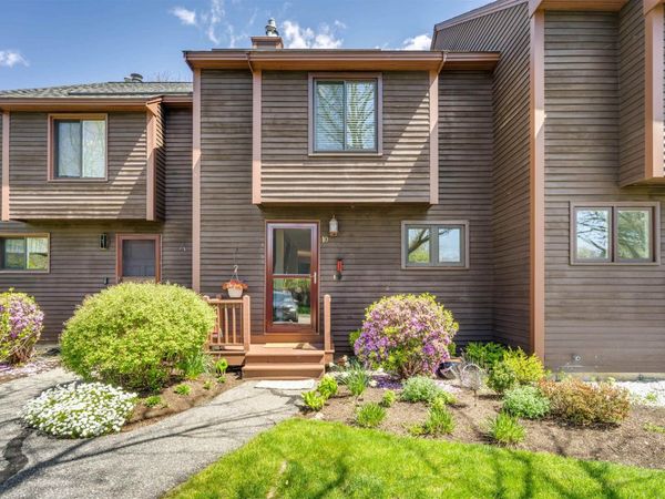 10 Thornhill Road, Stratham, NH 03885