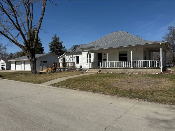 834 S 7TH Avenue, Winterset, IA 50273