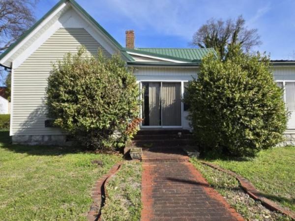 300 Maple St E, Fayetteville, TN 37334
