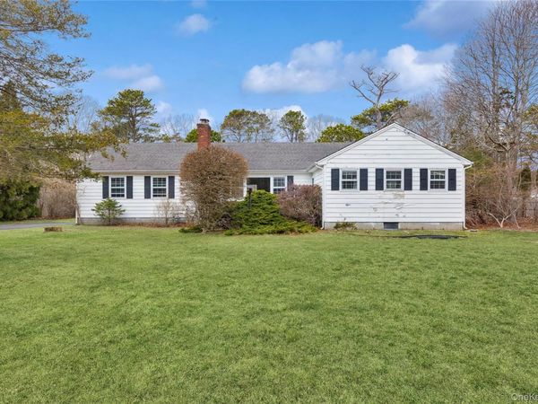 4 E Rampasture Road, Hampton Bays, NY 11946