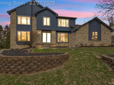 25515 Hunt Club Boulevard, Farmington Hills, MI 48335