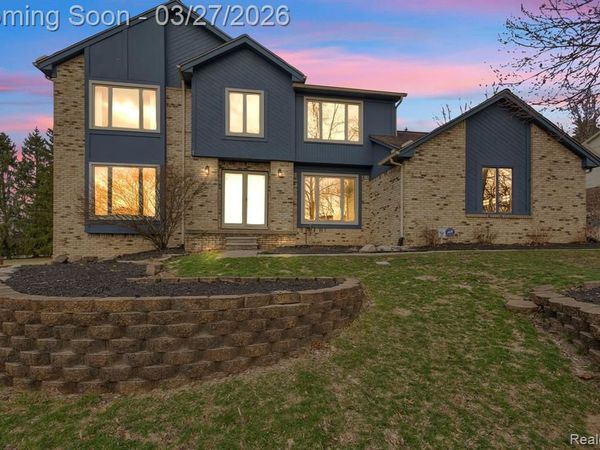 25515 Hunt Club Boulevard, Farmington Hills, MI 48335