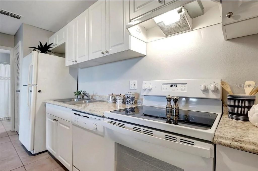 1400 Gandy Boulevard N, Unit 512, Saint Petersburg, FL 33702 Photo