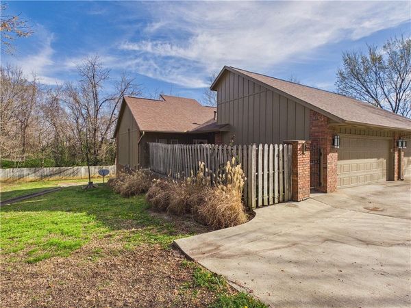 78 E Sycamore Street , Fayetteville, AR 72703