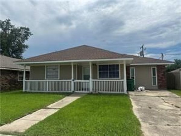 805 ST. ANDREWS Boulevard, LaPlace, LA 70068