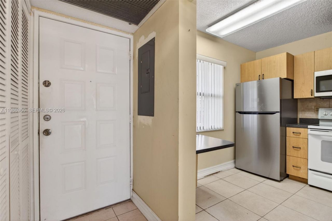 5520 Lakeside Dr , Unit 105, Margate, FL 33063 Photo