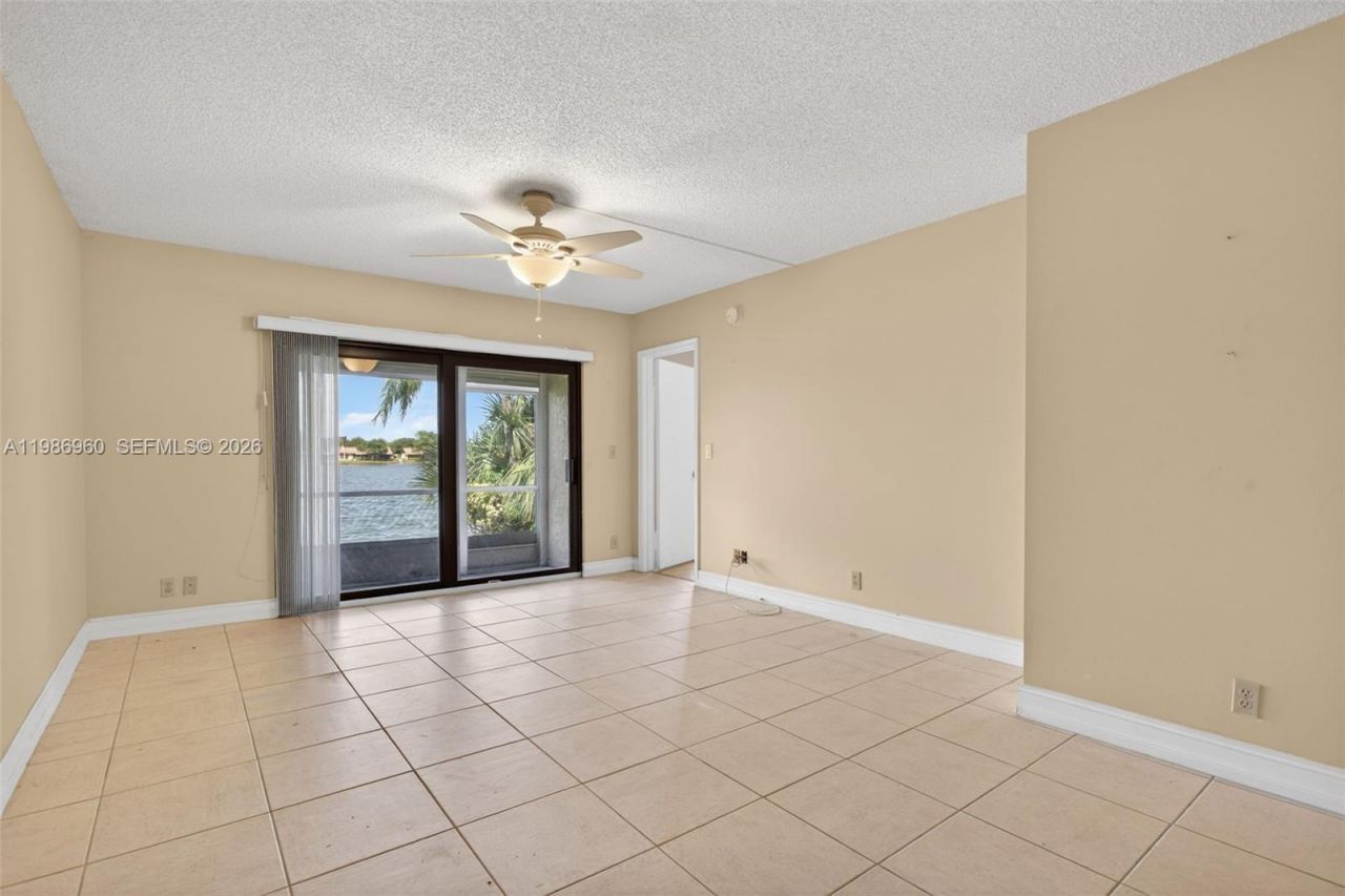 5520 Lakeside Dr, Unit 105, Margate, FL 33063 Photo