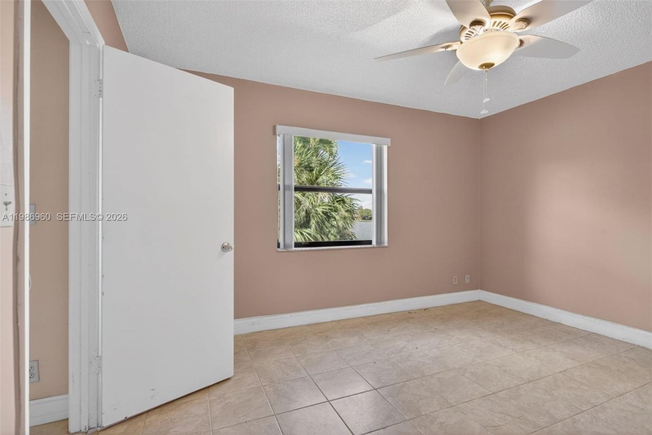 5520 Lakeside Dr, Unit 105, Margate, FL 33063 Photo