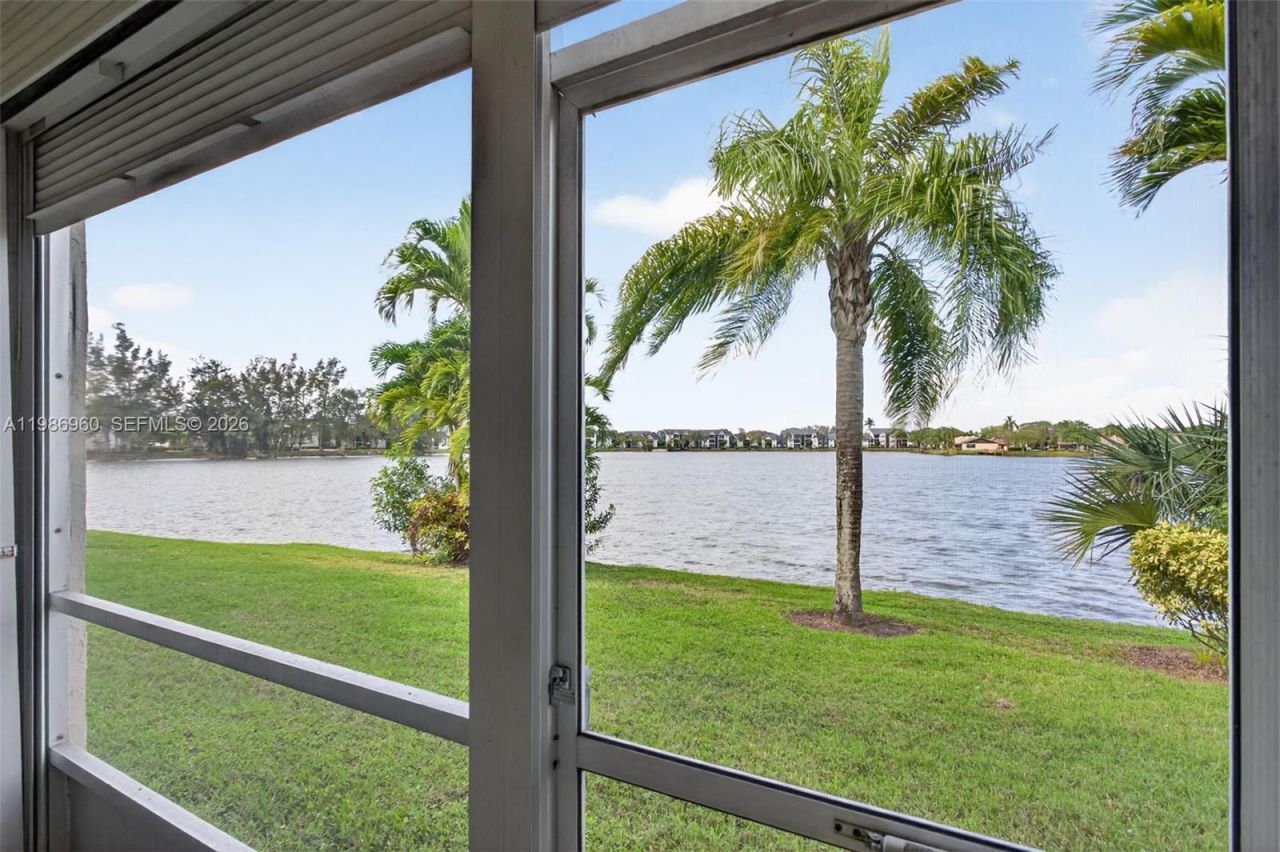 5520 Lakeside Dr, Unit 105, Margate, FL 33063 Photo
