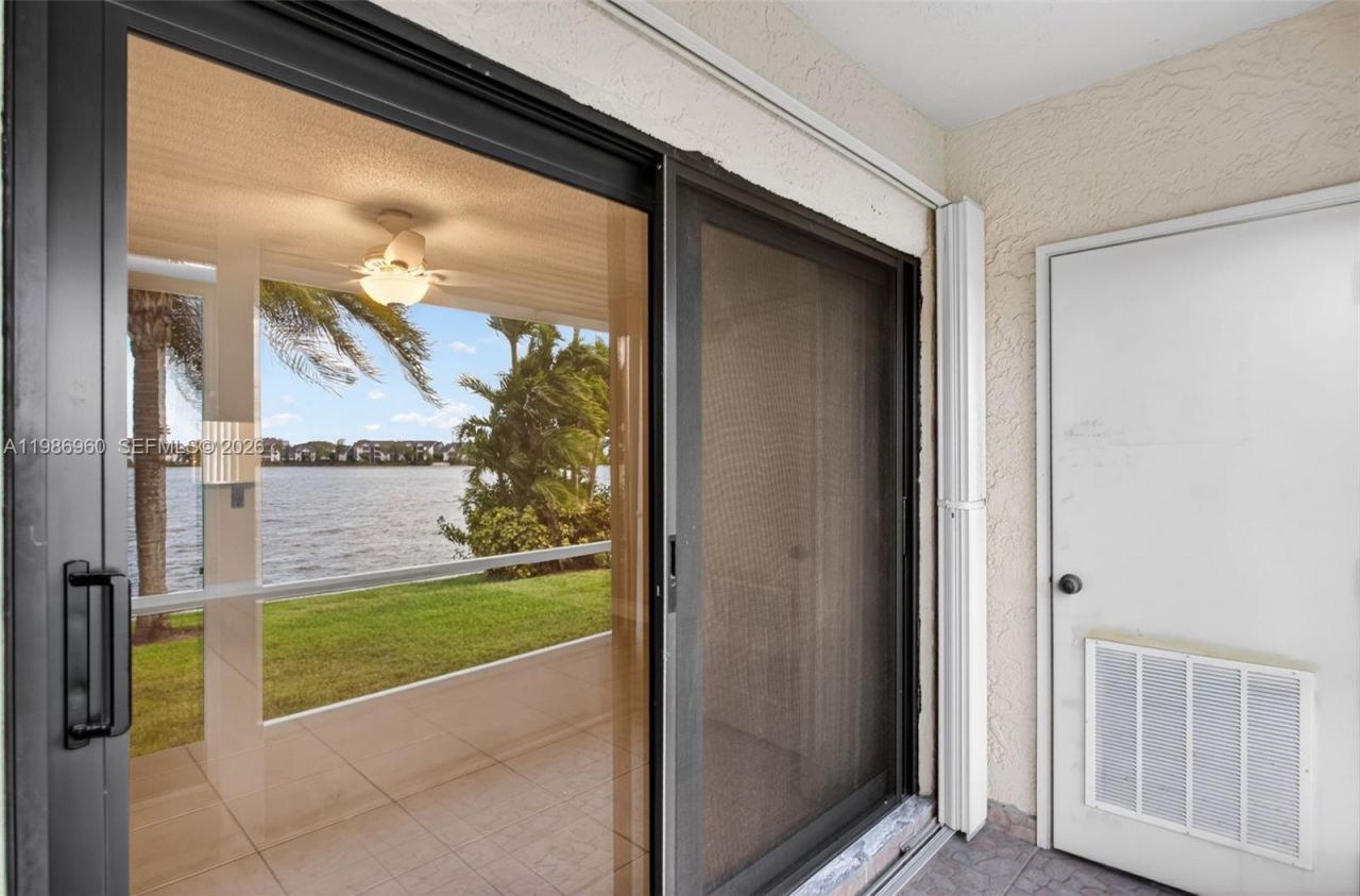 5520 Lakeside Dr, Unit 105, Margate, FL 33063 Photo