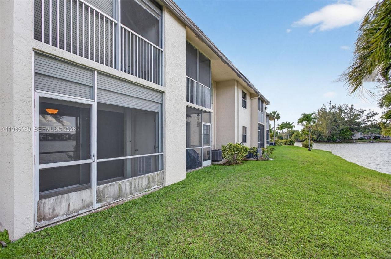 5520 Lakeside Dr, Unit 105, Margate, FL 33063 Photo