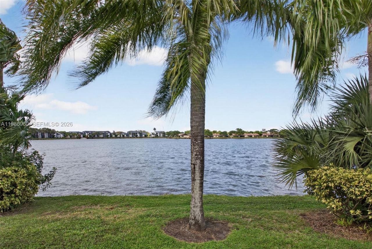 5520 Lakeside Dr, Unit 105, Margate, FL 33063 Photo