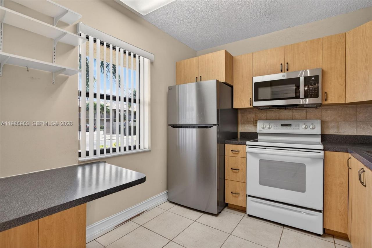 5520 Lakeside Dr, Unit 105, Margate, FL 33063 Photo