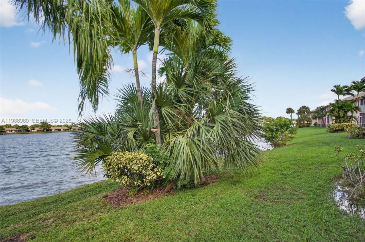 5520 Lakeside Dr, Unit 105, Margate, FL 33063 Photo