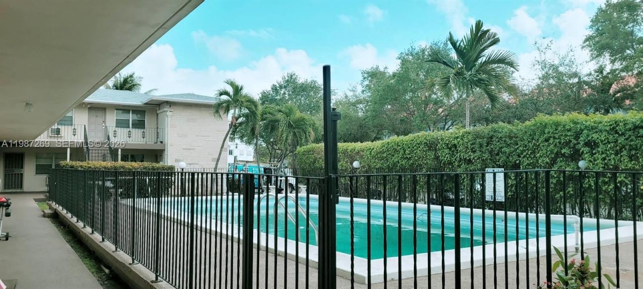 1755 NE 116th Rd , Unit 8, North Miami, FL 33181 Photo