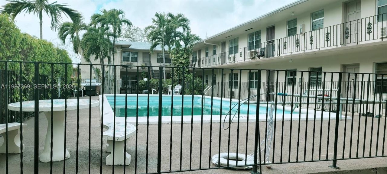 1755 NE 116th Rd , Unit 8, North Miami, FL 33181 Photo