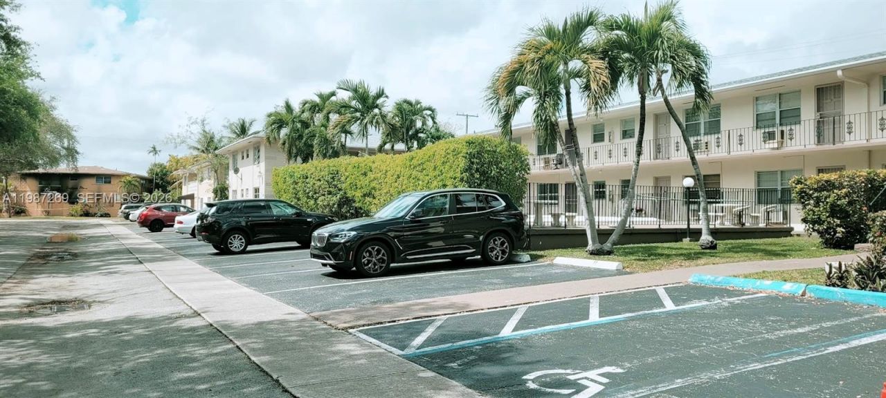 1755 NE 116th Rd , Unit 8, North Miami, FL 33181 Photo