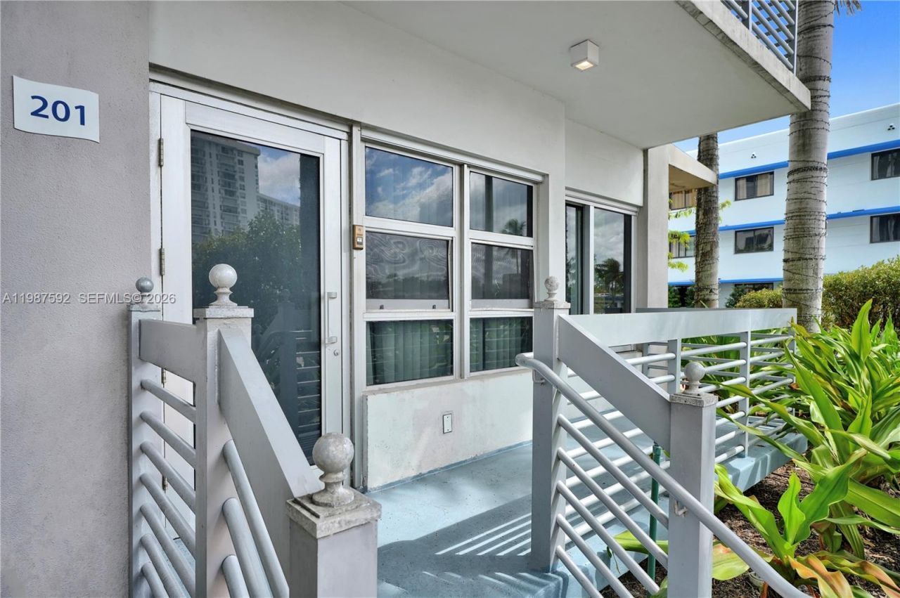 4332 Collins Ave , Unit 201, Miami Beach, FL 33140 Photo