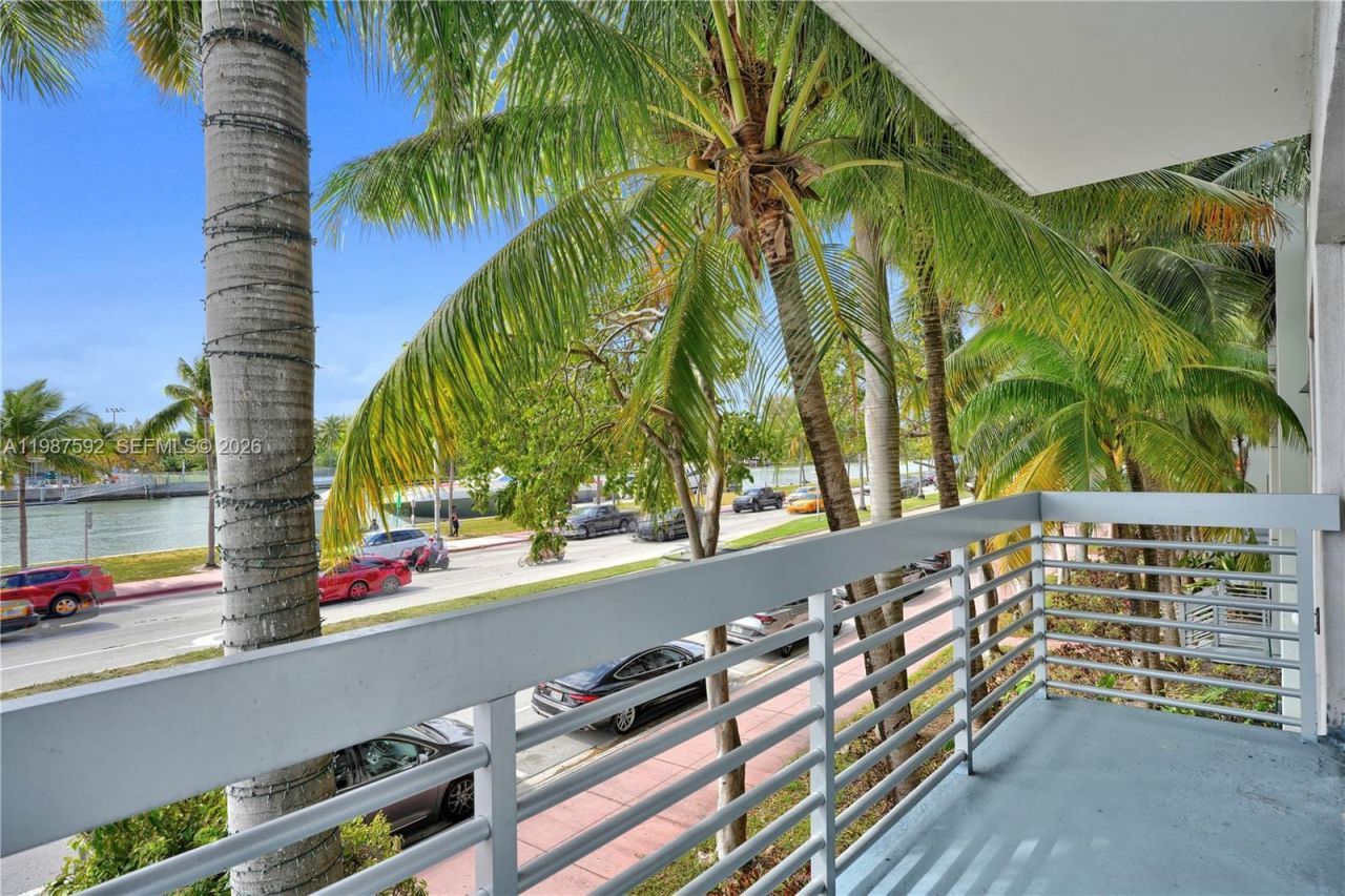 4332 Collins Ave , Unit 201, Miami Beach, FL 33140 Photo