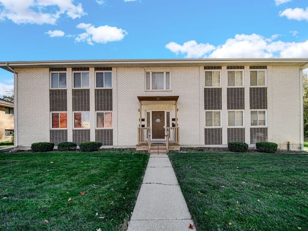 31 Wellington Avenue , Unit 2, Mundelein, IL 60060