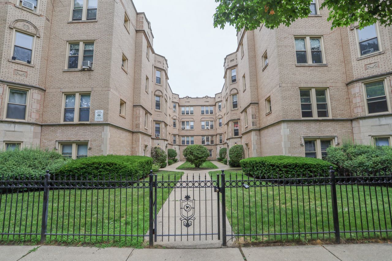 7443 N Claremont Avenue , Unit 2A, Chicago, IL 60645 Main Photo