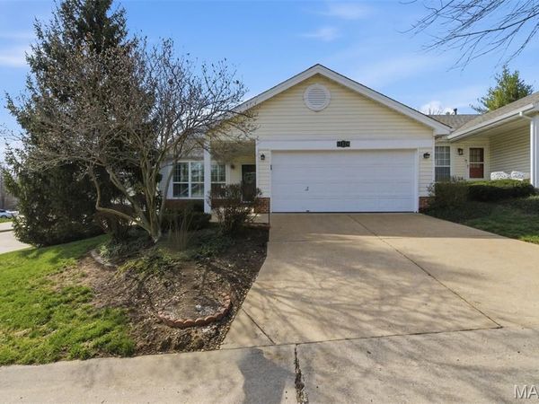 11328 Ashton Wood Lane, Maryland Heights, MO 63043