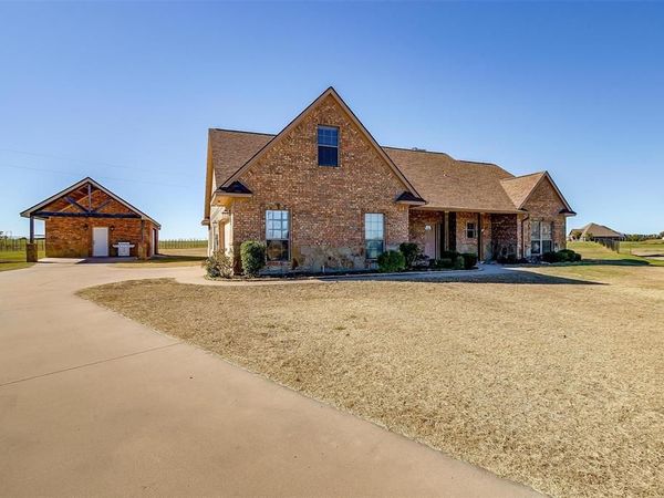 140 Champion Court, Weatherford, TX 76087