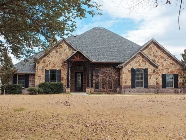 181 Fairview Court , Decatur, TX 76234