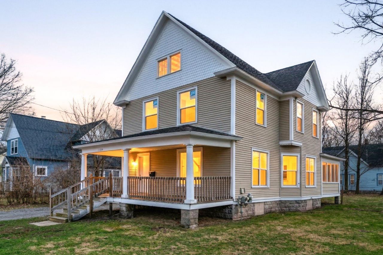 1104 Washington Avenue, Kalamazoo, MI 49001 Main Photo