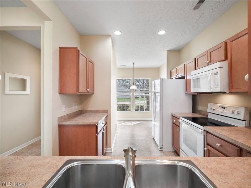 37952 Ashfield Way, North Ridgeville, OH 44039 Photo 11