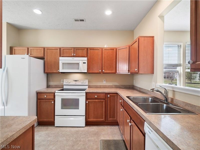 37952 Ashfield Way, North Ridgeville, OH 44039 Photo 13