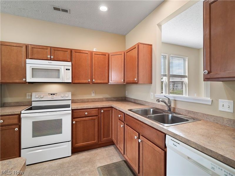 37952 Ashfield Way, North Ridgeville, OH 44039 Photo 14