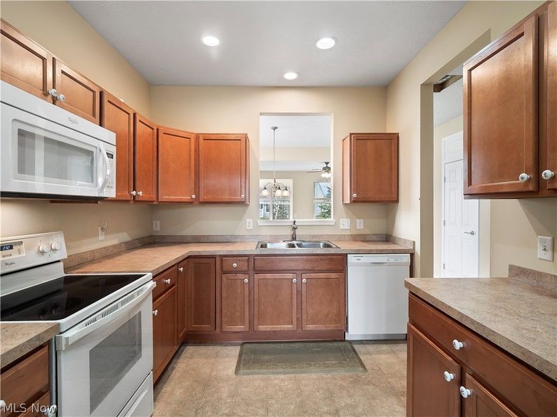 37952 Ashfield Way, North Ridgeville, OH 44039 Photo 16